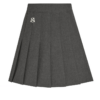 Grijze plooirok met met monogram van de school sint antonius antwerpen